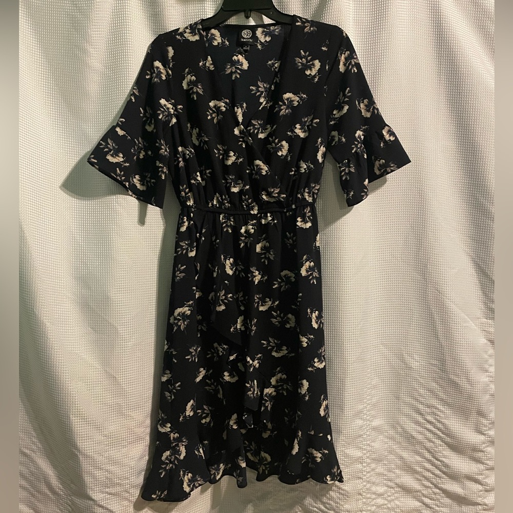 Bobeau Faux Wrap Midi Dress W/ Flare Sleeves And Cutaway Skirt Black Size Small